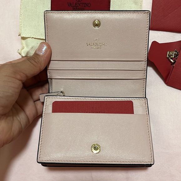 Valentino Garavani baby pink stud mini wallet - Picture 4 of 11